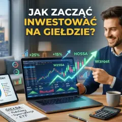 Mężczyzna uśmiecha się, wskazując na wykresy na laptopie i tablecie, symbolizujące jak nauczyć się inwestować na giełdzie.