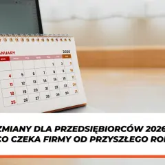 Kalendarz na styczeń 2026 roku obok laptopa. Planujesz, jak założyć firmę? Zmiany dla przedsiębiorców od przyszłego roku.