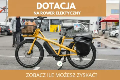 Żółty rower elektryczny z koszykiem i sakwą. Dowiedz się, dla kogo jest dofinansowanie do roweru elektrycznego i ile możesz zyskać.