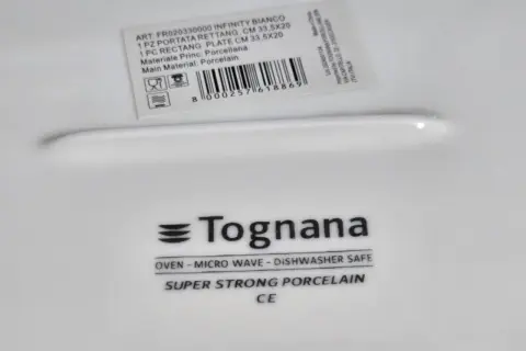 Tognana to włoska firma produkująca porcelanę. Na zdjęciu widać logo Tognana i etykietę z informacją o produkcie.