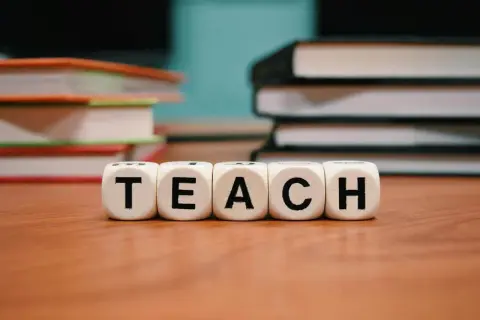 Dofinansowanie studiów zaocznych: Jak zdobyć środki? Poradnik
