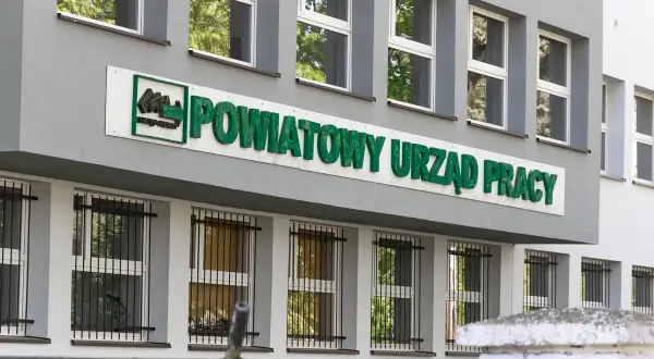 Powiatowy Urząd Pracy. Dowiedz się, ile trzeba byc bezrobotnym zeby dostac dofinansowanie na własną firmę.