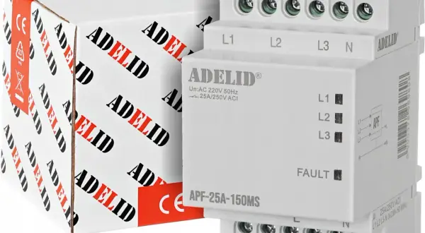 Urządzenie Adelid APF-25A-150MS i opakowanie z logo Adelid.