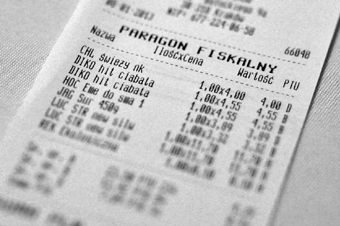 Paragon fiskalny z listą zakupów. Czy z paragonu można zrobić fakturę? Na dokumencie widnieją nazwy produktów, ilości i ceny.