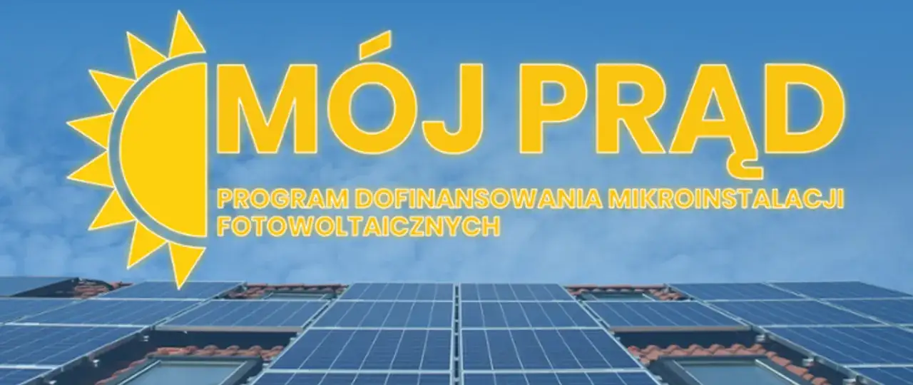 Panele fotowoltaiczne na dachu. Logo