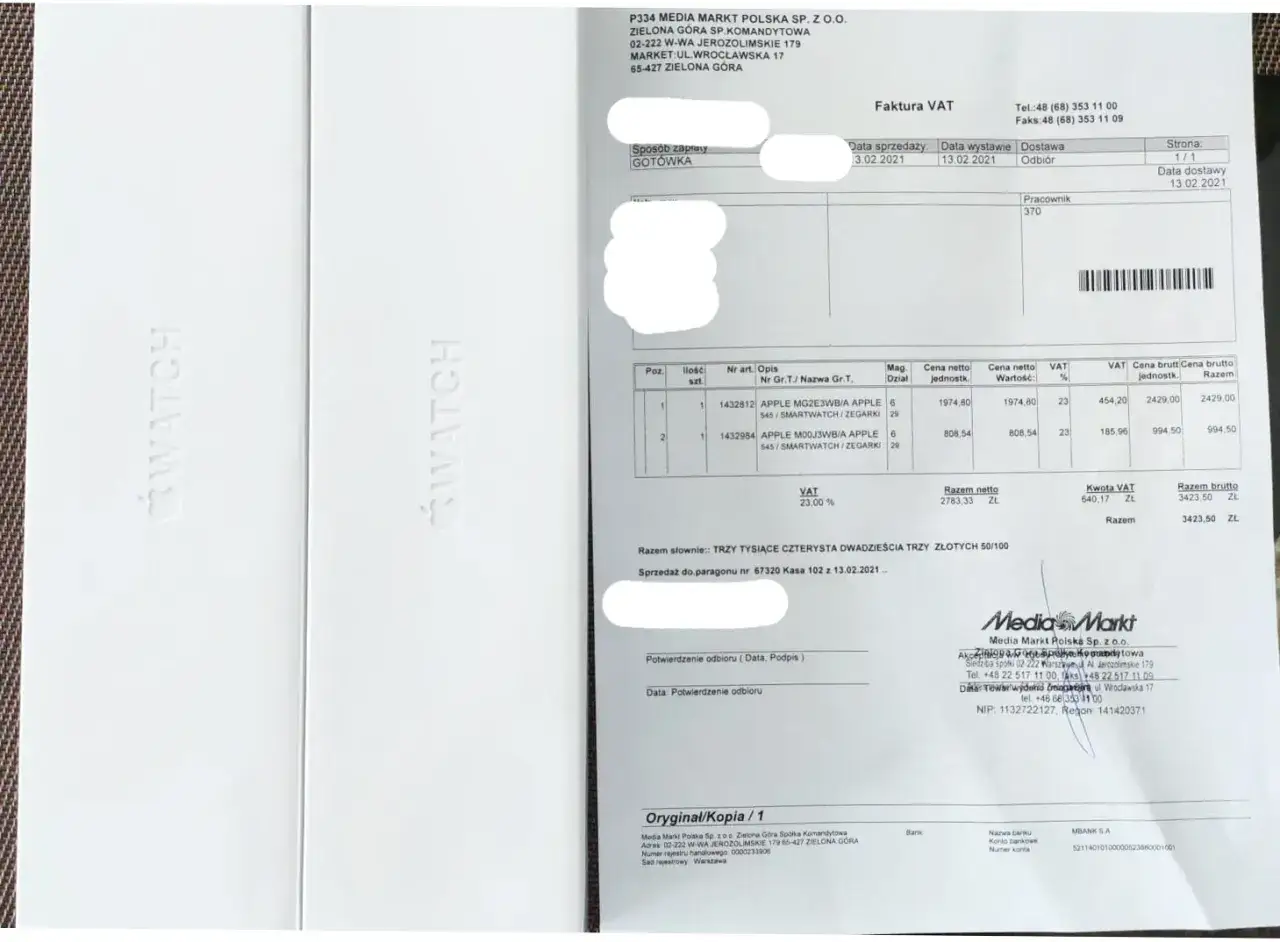 Faktura VAT z Media Markt, gdzie numer faktury to 67320. Dwa opakowania Apple Watch.