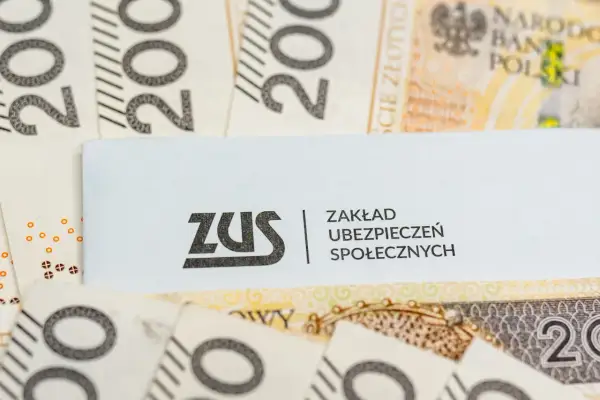 ZUS na tle banknotów 200 zł. Nowe zasady emerytury po mężu mogą być kluczowe dla wielu rodzin.